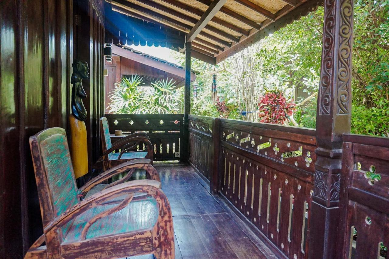 The Wisma Pulau Merah Pasanggaran Esterno foto
