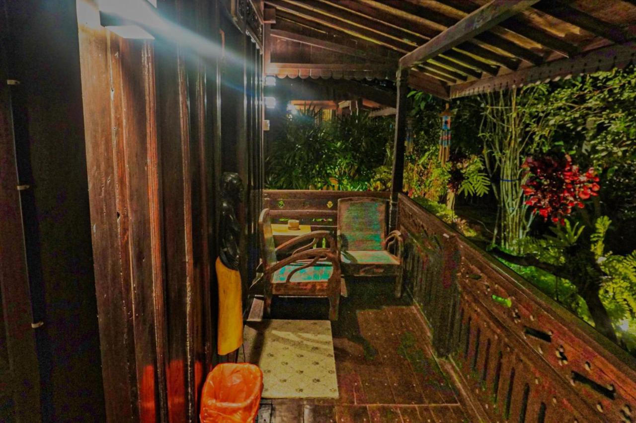The Wisma Pulau Merah Pasanggaran Esterno foto
