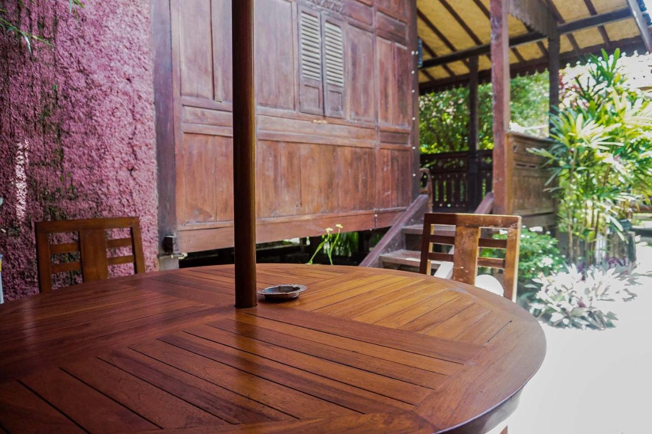 The Wisma Pulau Merah Pasanggaran Esterno foto