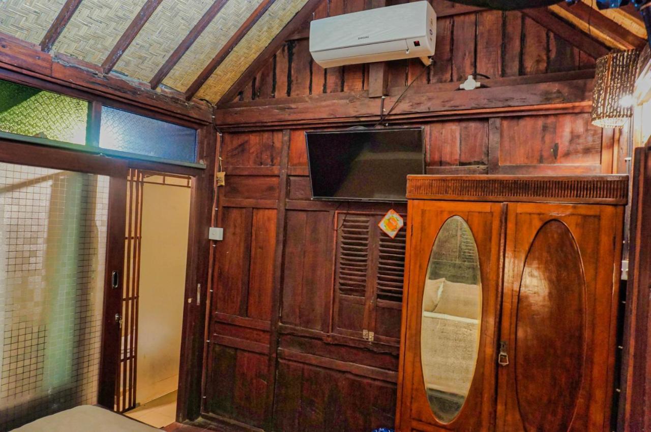 The Wisma Pulau Merah Pasanggaran Esterno foto
