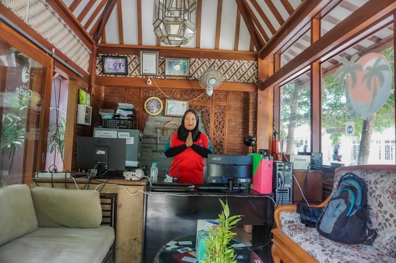 The Wisma Pulau Merah Pasanggaran Esterno foto