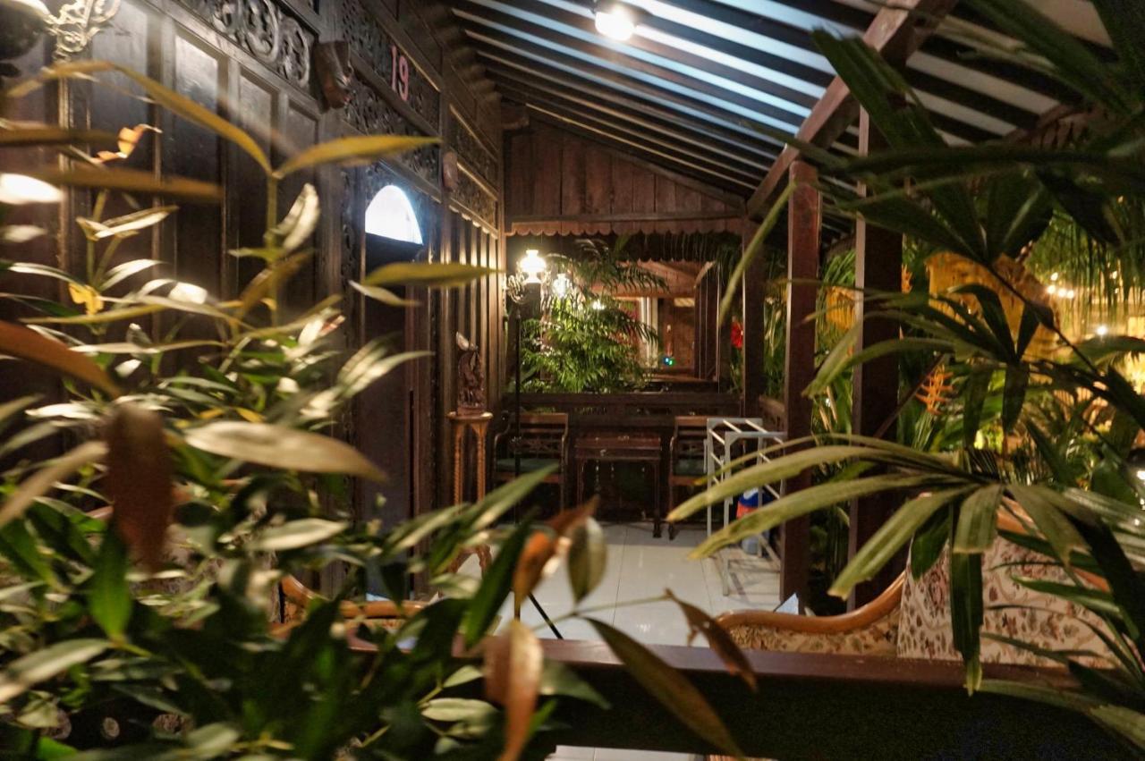The Wisma Pulau Merah Pasanggaran Esterno foto
