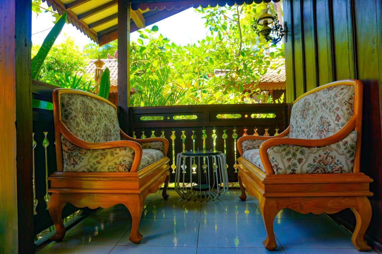 The Wisma Pulau Merah Pasanggaran Esterno foto