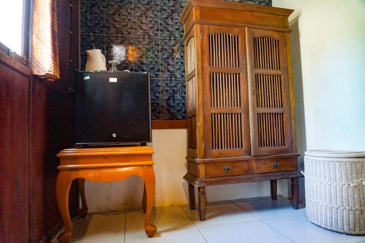 The Wisma Pulau Merah Pasanggaran Esterno foto